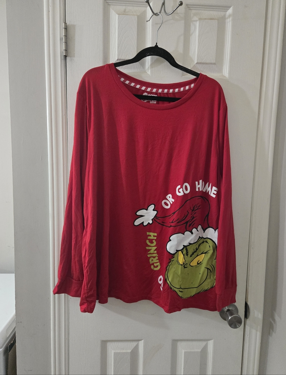 3x Grinch knit top